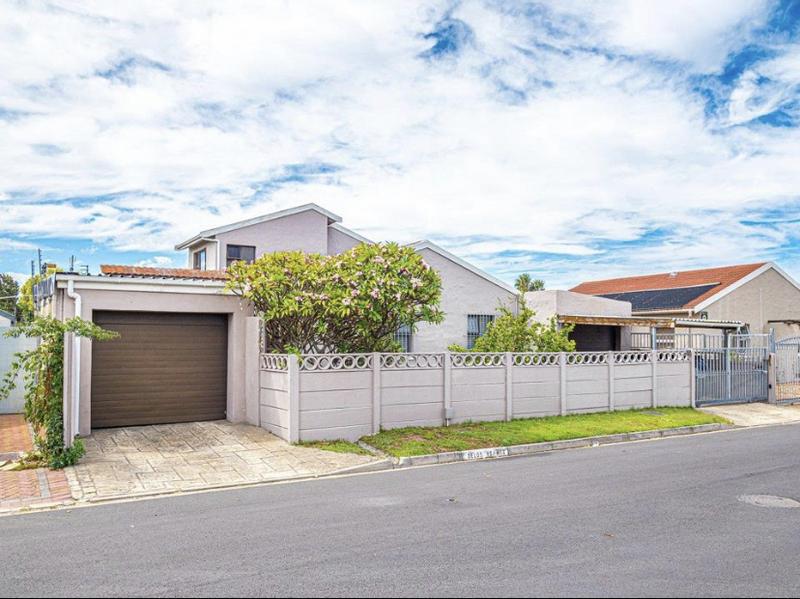 5 Bedroom Property for Sale in Wetton Western Cape